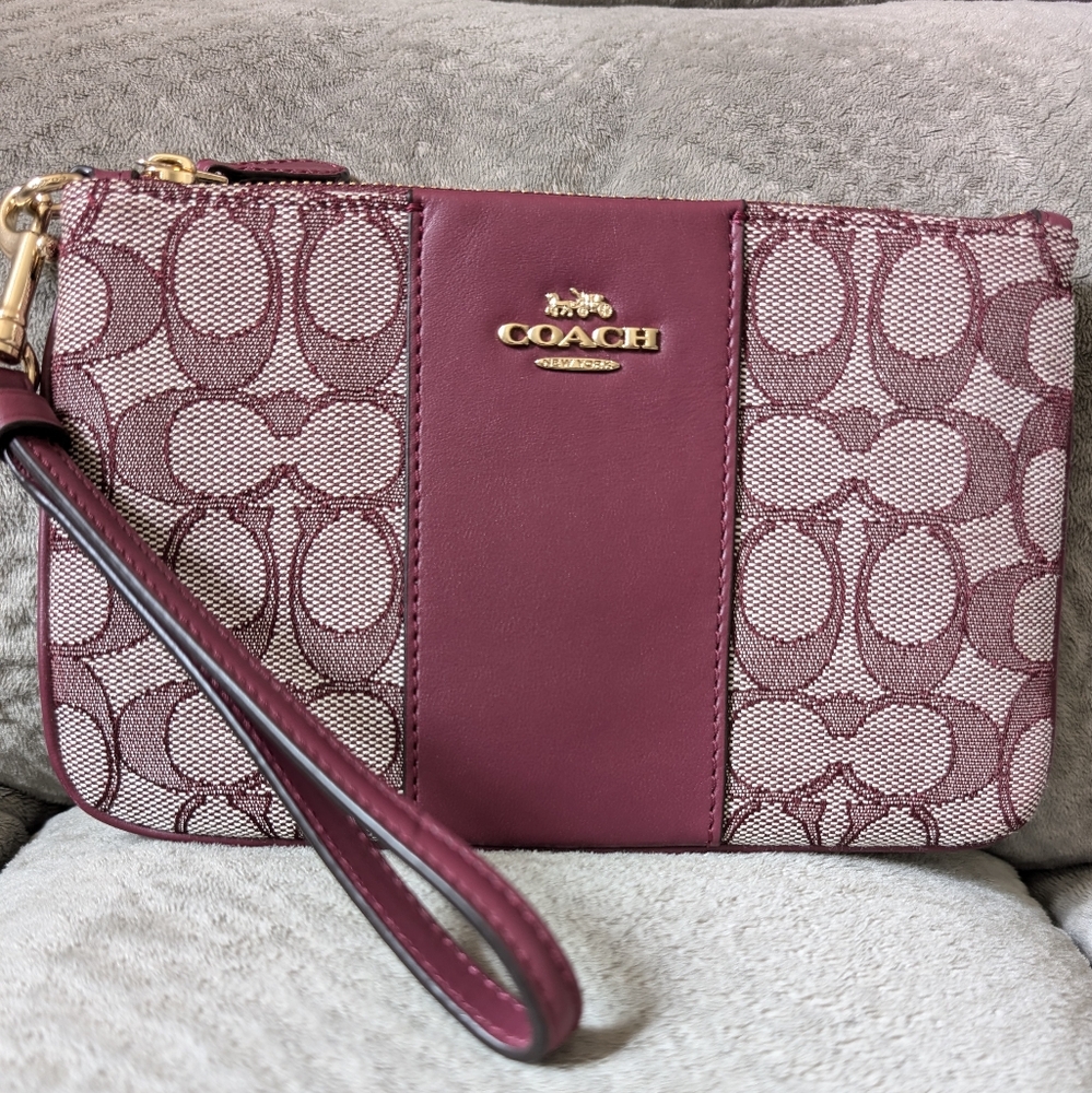 Coach Wristlet-8x5 - EUC